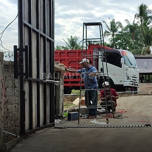 Pintu Otomatis dengan Access Control di Bali
